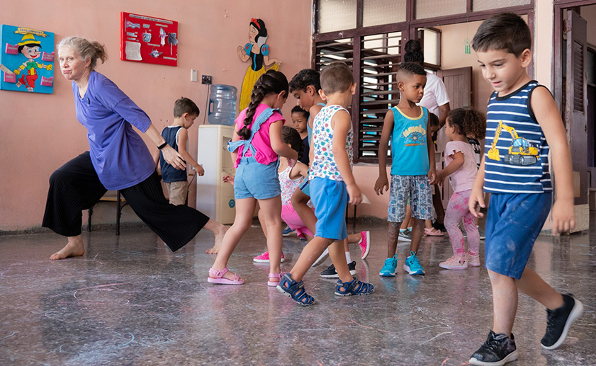 Traza y Salta con los niños cubanos