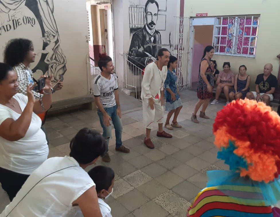 Presenta Palabras al Viento obra en favor de niños sordos