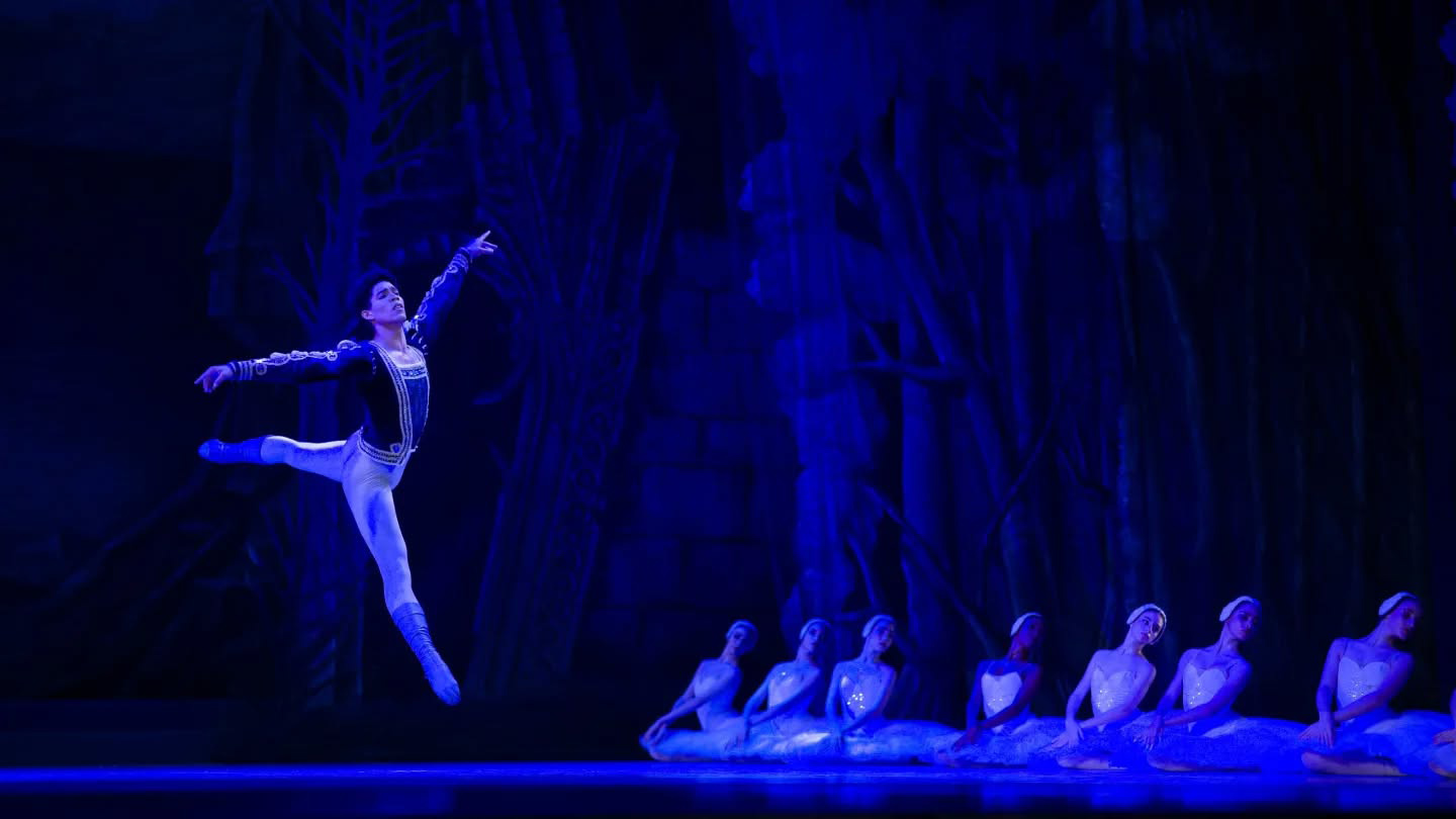 Ballet Nacional de Cuba presenta El lago de los cisnes en China