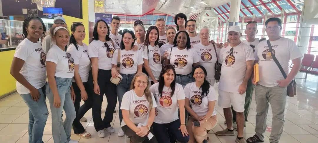 Artistas escénicos holguineros participan en festival México