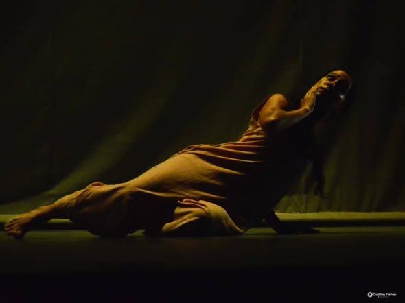 Danzar en solitario, ese baile que glorifica y sana